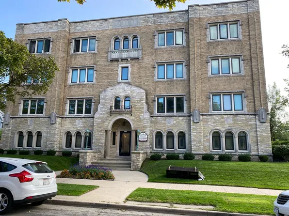 2205 E Belleview Pl, Milwaukee, WI 53211