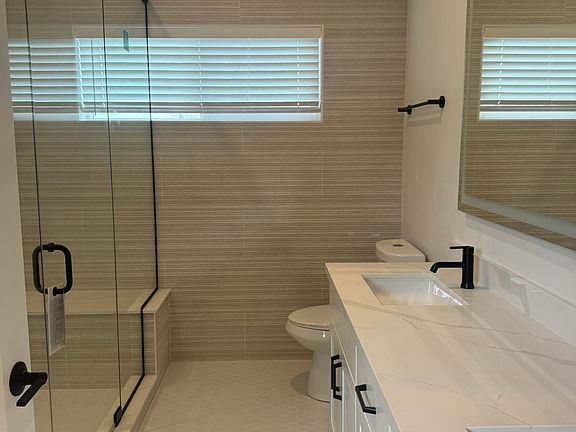 5th image of 11517 5th Ave NE #11517B