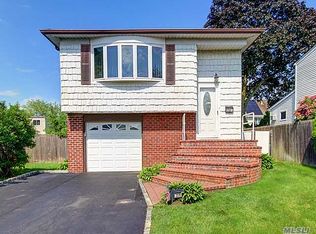 2378 S Seamans Neck Rd, Seaford, NY 11783