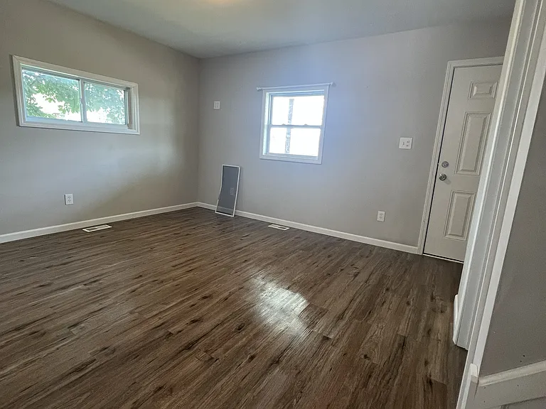 454 Kling St — Photo 11