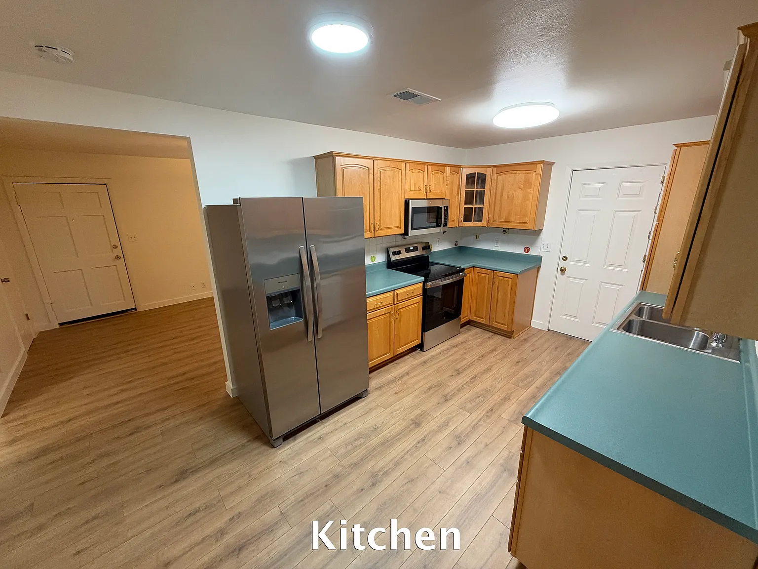 3 bed, 1160 sqft, $1,695 — Photo 4