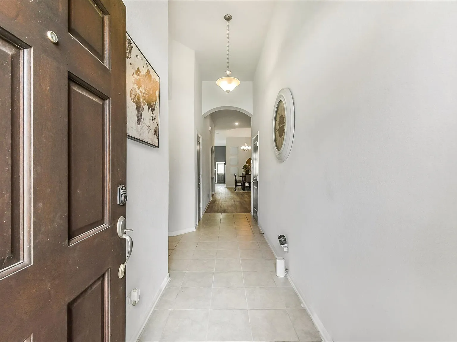 3 bed, 2.0 bath, 2348 sqft, $3,100 — Photo 4