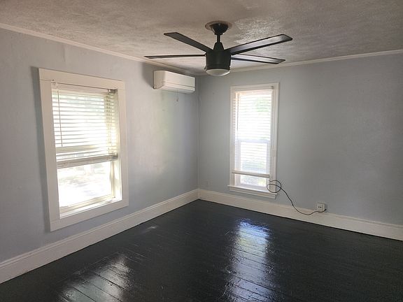 4th image of 1556 Queen Ave NE #2