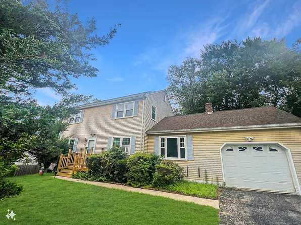 69 Forest Drive, Montville, CT 06382
