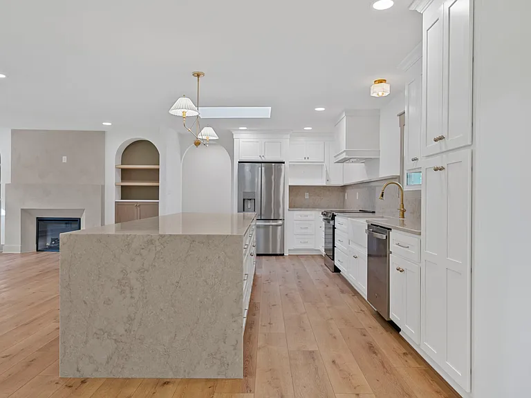 460 Hilltop Trl — Photo 11