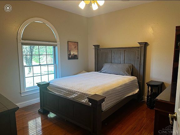 3rd image of 185 Windfield Ln