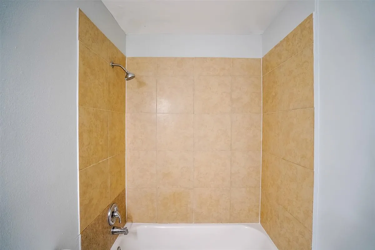 2 bed, 972 sqft, $1,595 — Photo 1