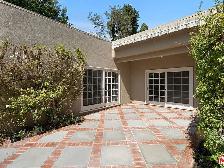 519 N Rexford Dr — Photo 40