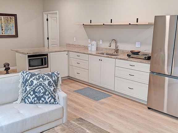 4th image of 16 Park Ln