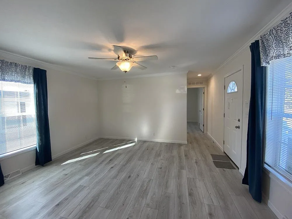 60 Panda Ln photo 1