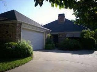 1202 Olde Towne Dr, Irving, TX 75061