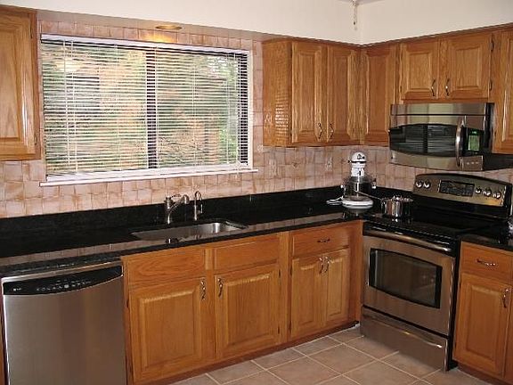 3rd image of 61 Deerfield Ln #1