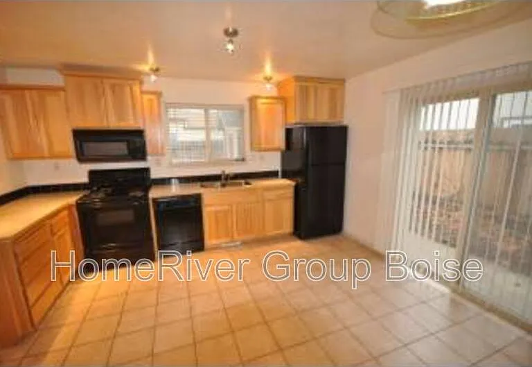 2296 W Kootenai St #101 — Photo 3