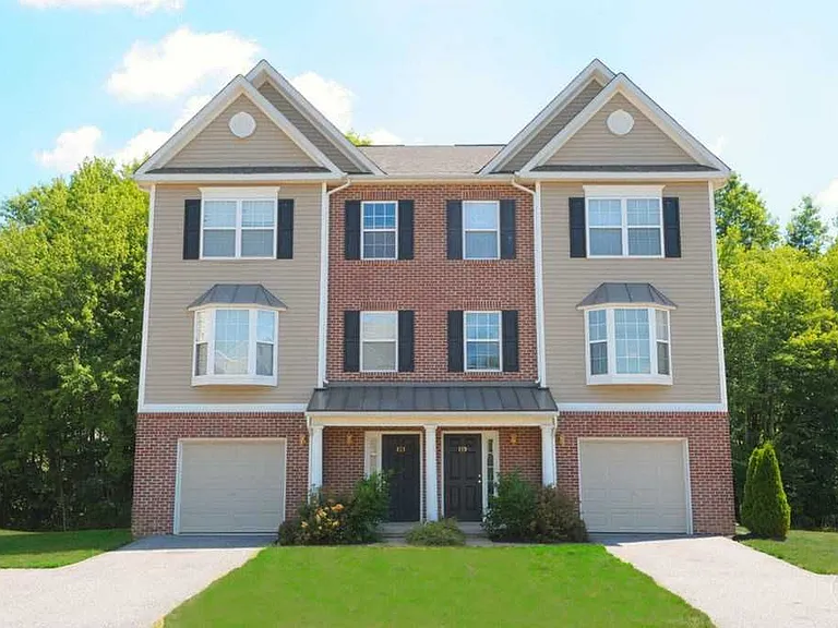 Valley Stream Village Townhomes — Photo 2