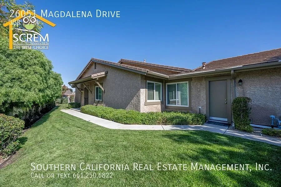 Three Bedroom Attached Home in Valencia — Photo 3