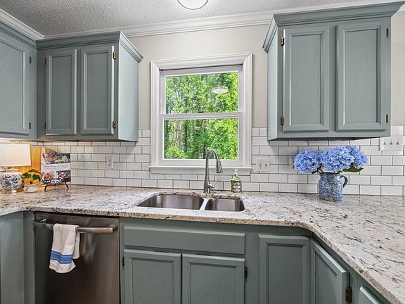 4th image of 4220 Timberwood Dr