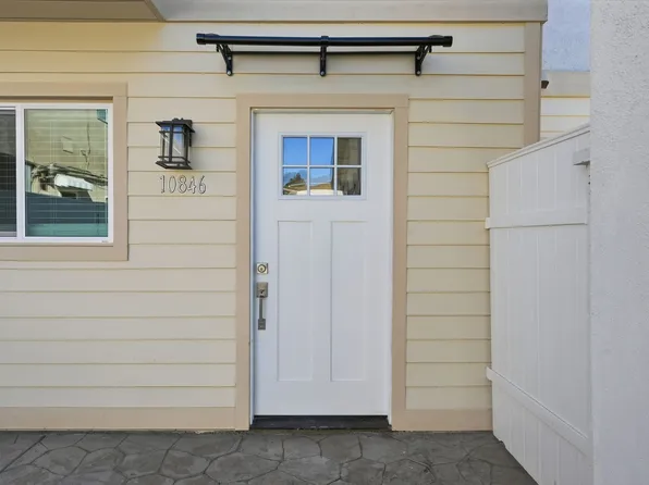 10846 Huston St, North Hollywood, CA 91601