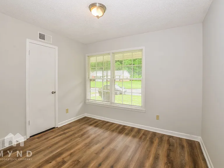 2593 Courtney Dr — Photo 15