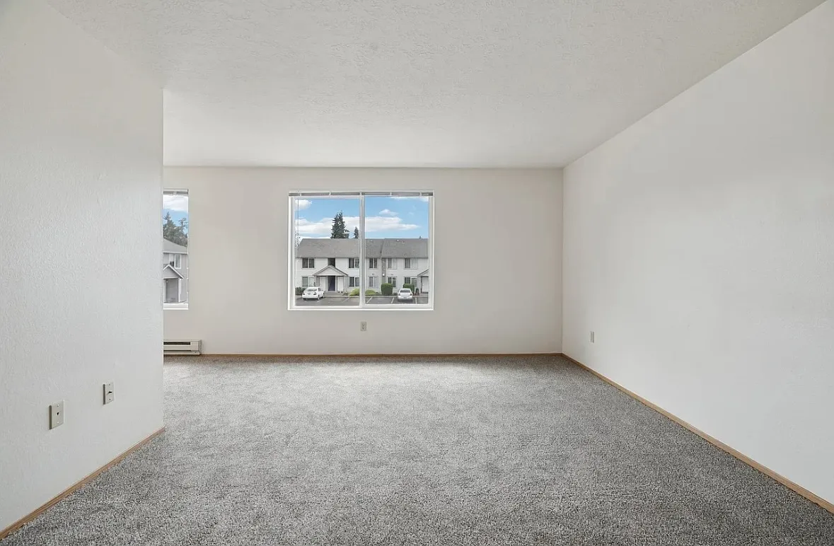 Pioneer Court Apartments — Photo 1