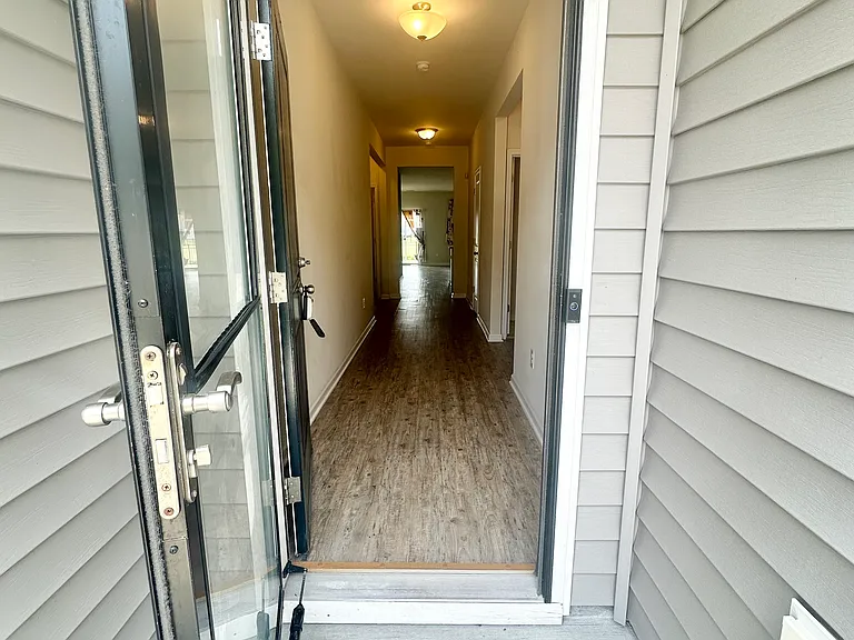 567 Hay Hill Ln — Photo 2