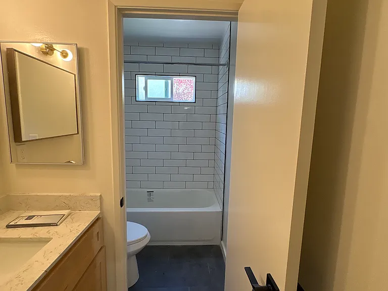 516 E Oak St #B — Photo 5