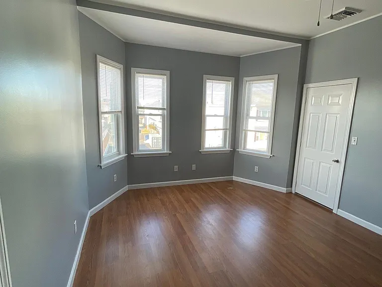 378 Montaup St #3 — Photo 33