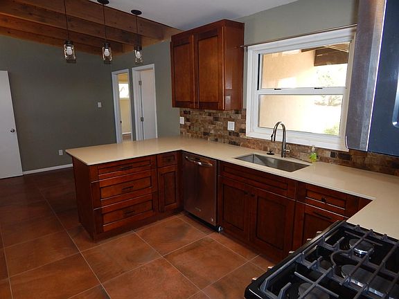 5th image of 1905 Conejo Dr