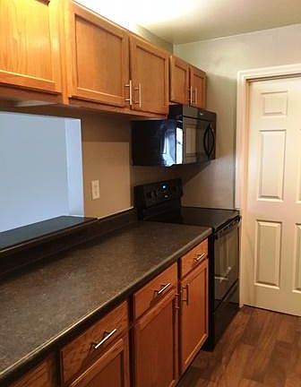 3rd image of 777 Cross Creek Dr APT A