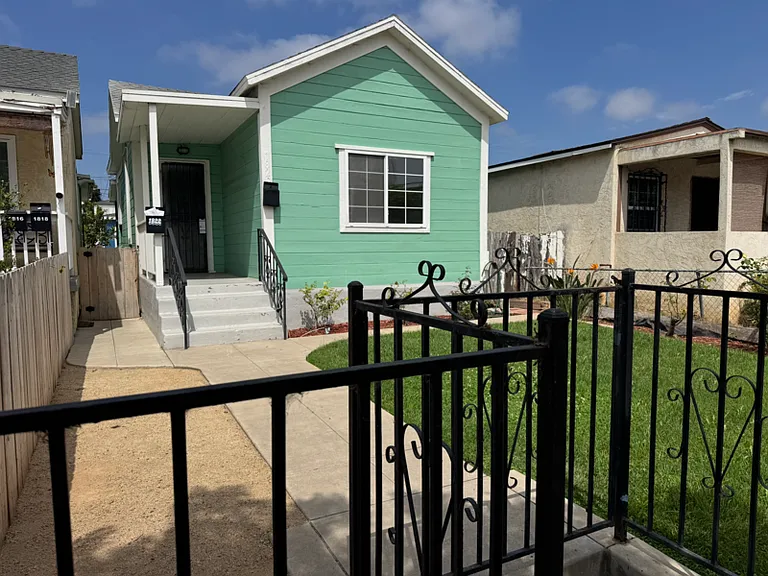 1820 Kearney Ave — Photo 1