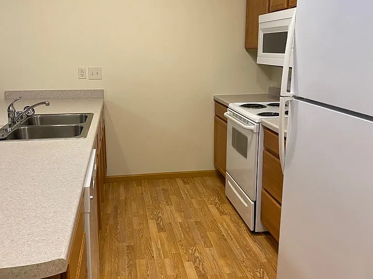 1077 Kristy Ln — Photo 4