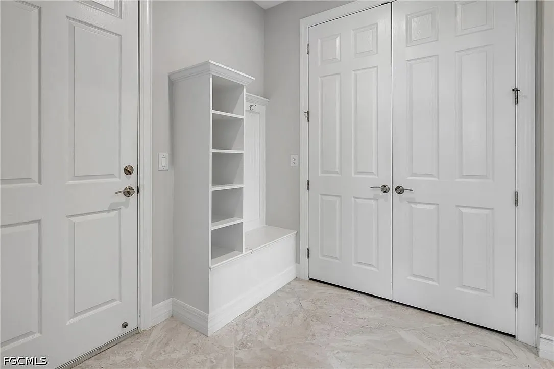 3 bed, 2.5 bath, 2319 sqft, $3,200 — Photo 2