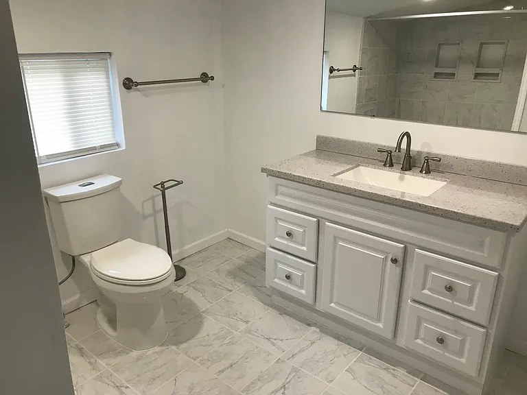 502 E Broadway St — Photo 6