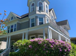 2129 N 61st St, Seattle, WA 98103