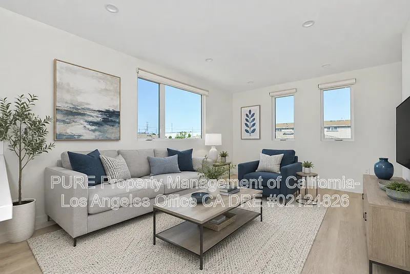 2 bed, 2.0 bath, 705 sqft, $2,995 — Photo 2