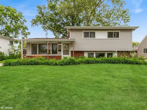 116 E Armitage Ave, Addison, IL 60101