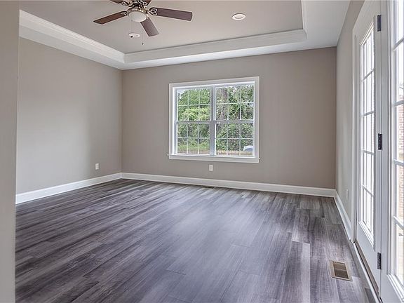 2nd image of 2718 Woodrow Ave