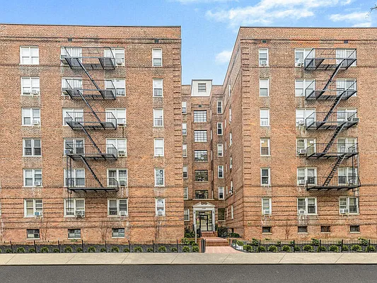 Sold by REMAX Distinguished Homes | media 40