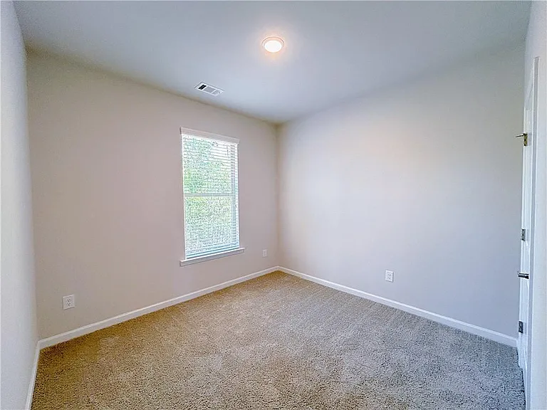 2586 Mills Commons Dr — Photo 12