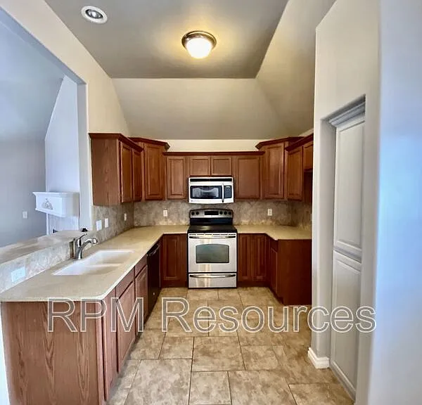 3708 New London Ave — Photo 8