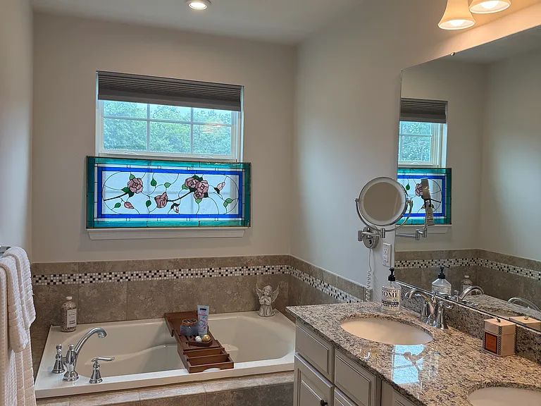 Large soaking tub and dual sinks