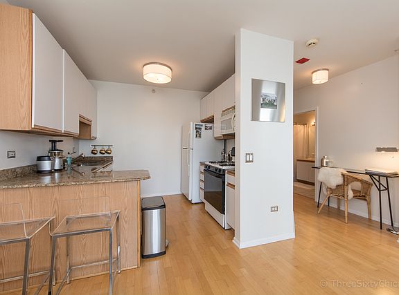 5th image of 600 N Dearborn St #P12
