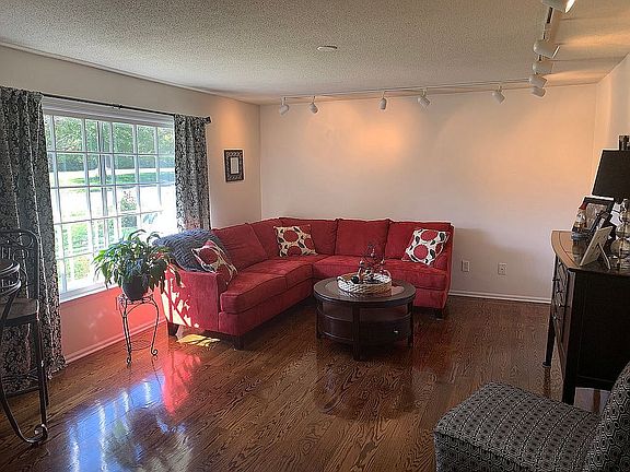 3rd image of 1 Holley Cir