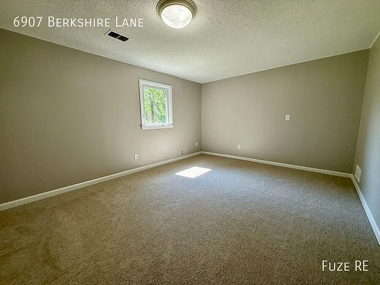 6907 Berkshire Ln — Photo 21