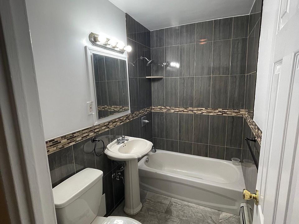 2nd image of 61 Linden St APT A11