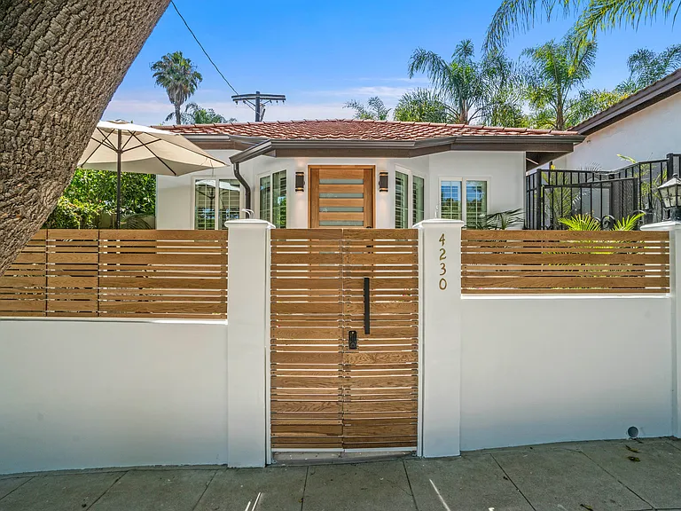 4230 Van Nuys Blvd — Photo 38