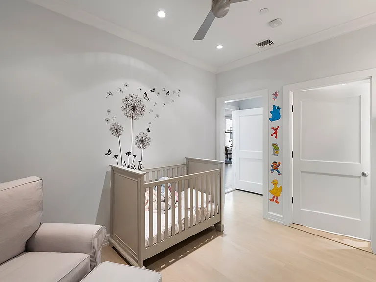 114 W 17th St #5F — Photo 10