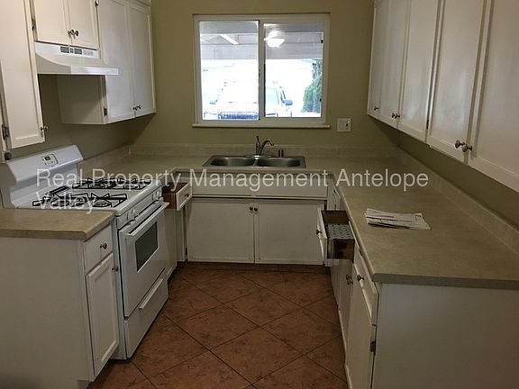 3rd image of 521 E Newgrove St