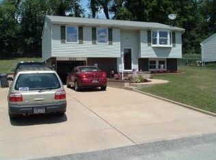 1939 Tara Dr, North Huntingdon, PA 15642