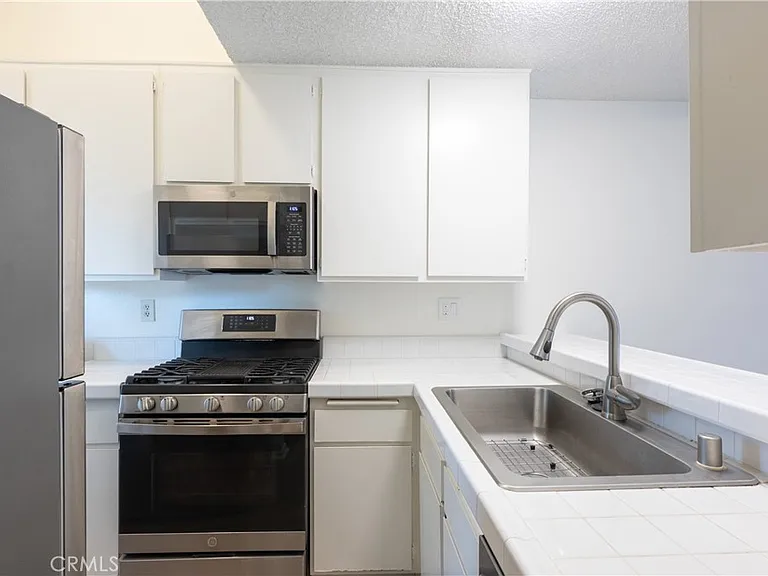305 Orange Blossom — Photo 15