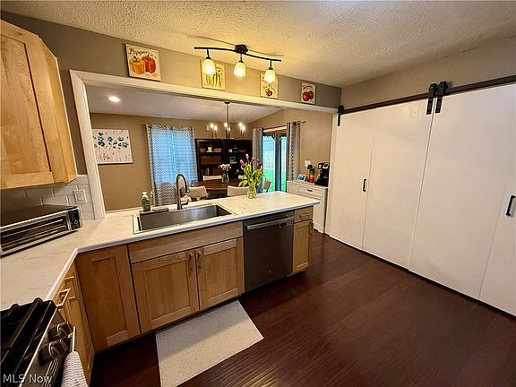 4th image of 233 Baldwin Dr